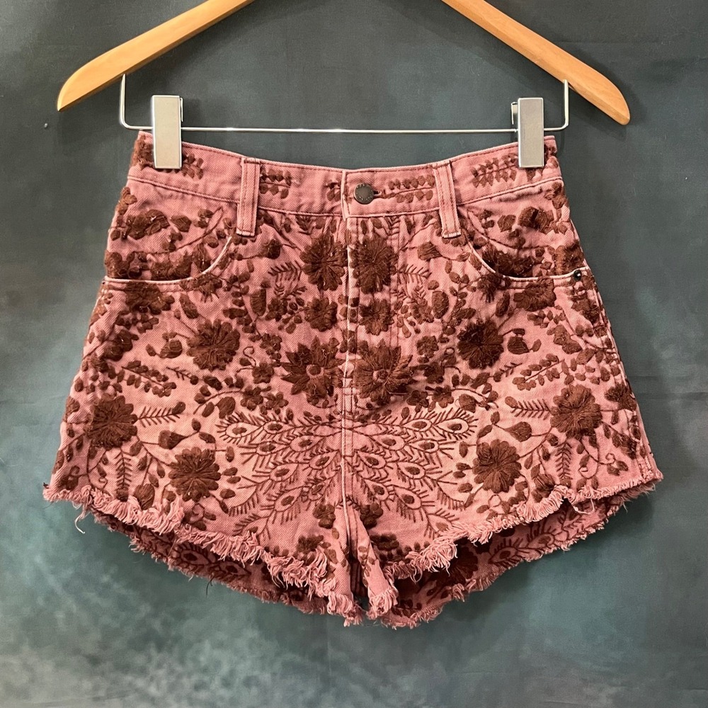 Free People Mauve Floral Embroidered Denim Shorts High Rise Raw Hem W26